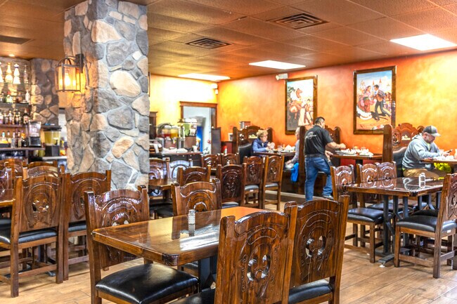 The La Herradura Mexican Grill serves Mexican dishes in LeClaire.