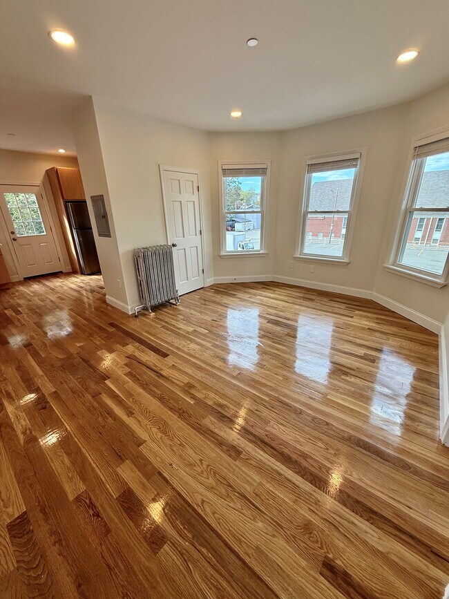 124 Chestnut St unit 2R, Lynn, MA 01902 - photo 4