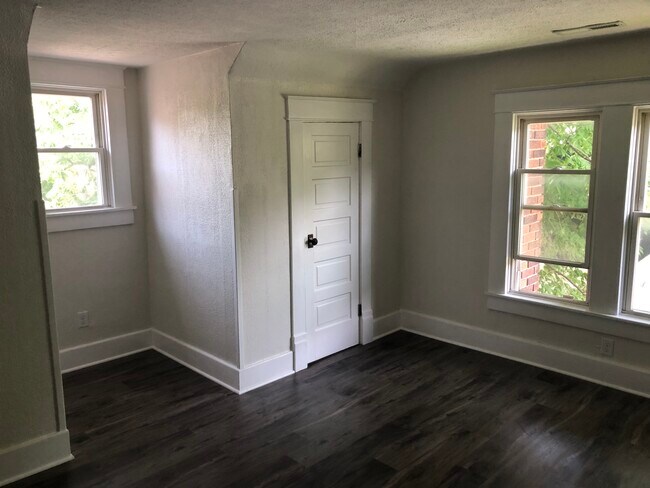 610 S Washington St unit 1 Downstairs, Kokomo, IN 46901 - photo 3