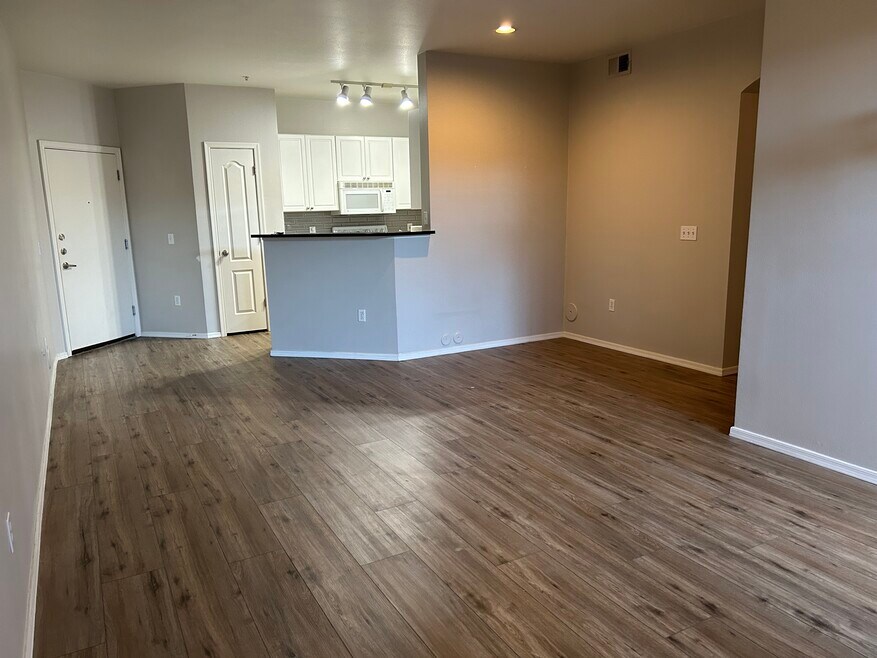 Biltmore Square Apartments unit 143, Phoenix, AZ 85016 - photo 1