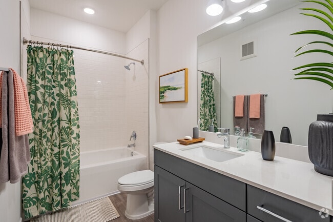 1BR, 1BA - 788SF - Bathroom