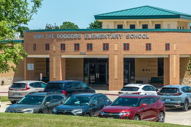 Boggess Elementary School is in the Glen Ridge neighborhood of Murphy.