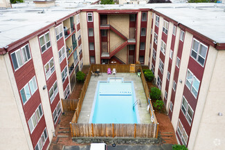 13751 32nd Ave NE, Seattle, WA 98125