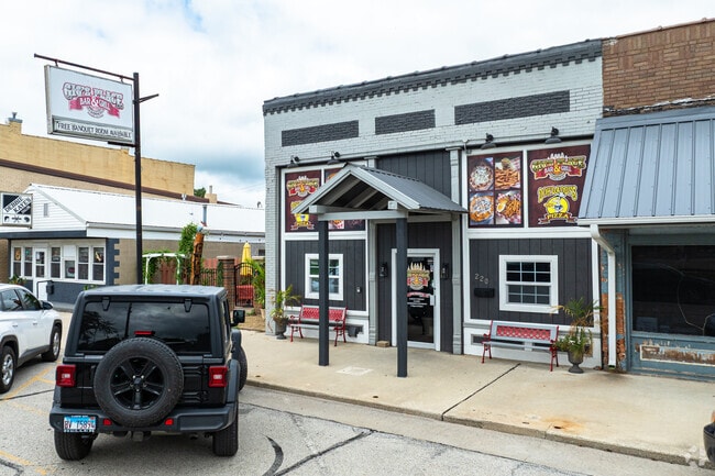 Gigs Place Bar & Grill offers classic American fare in downtown Fairbury.