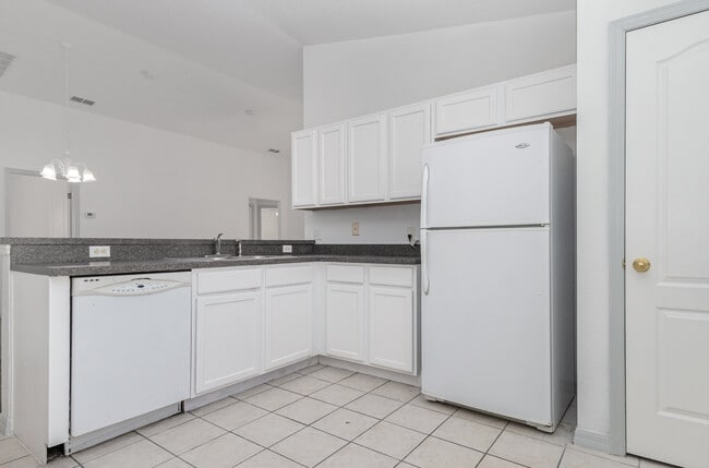 923 Sandy Ridge Dr, Davenport, FL 33896 - photo 4