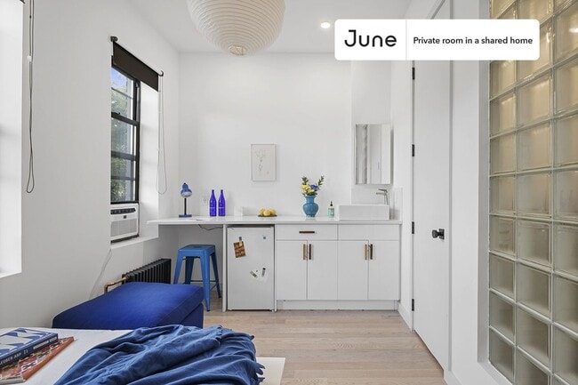 17-16 Linden St unit B, Flushing, NY 11385 - photo 2