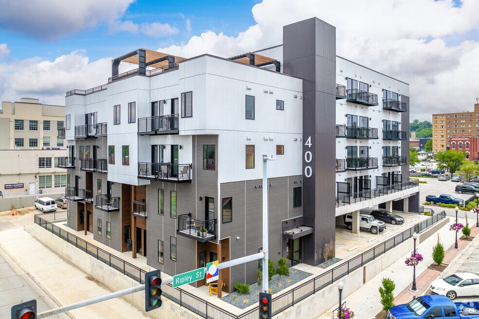 400 River, Davenport, IA 52801 - photo 1