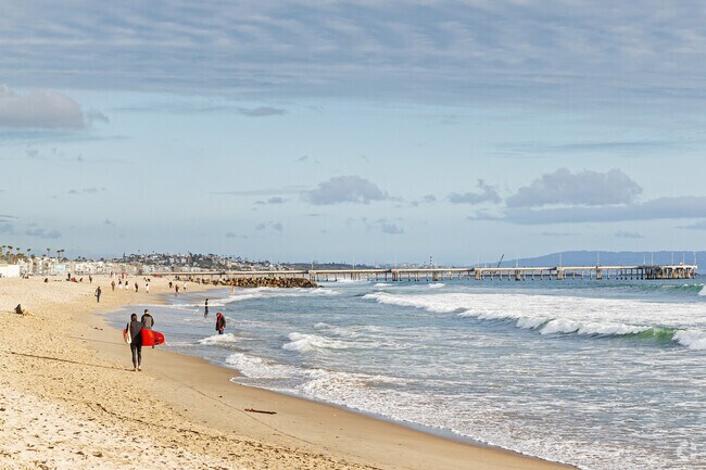 The beach at Venice is the most popular attraction of the neighborhood.