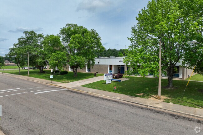 North Jackson Elementary School serves 432 students in Jackson.