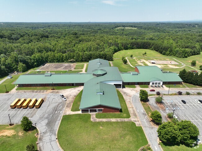 Huntsville Elementary School has received an overall grade of C+ from Niche.