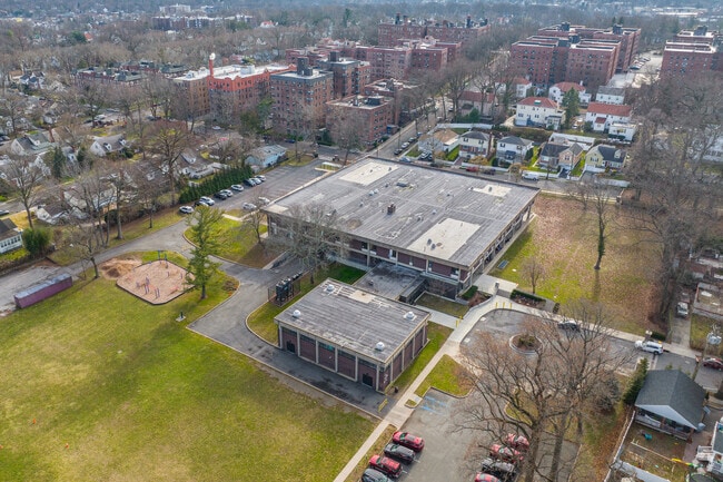 Explore the Traphagen School at 72 Lexington Ave, Mt Vernon, NY 10552.