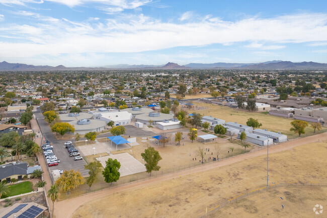 Field Elementary School is a neighborhood school in Mesa.