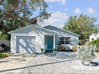 1105 58th St S, Gulfport, FL 33707