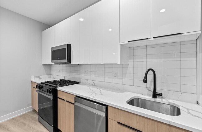 7663 N Rogers Ave unit 3, Chicago, IL 60626 - photo 3