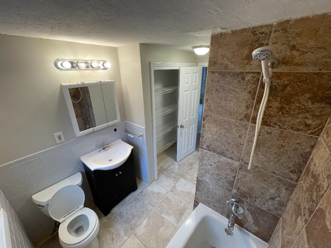 1125 Vine St unit B6, Liverpool, NY 13088 - photo 3