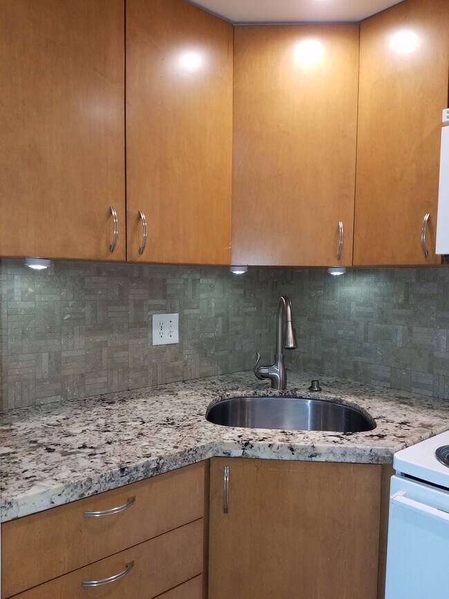 280 S Cypress Rd unit GeorgenArms12, Pompano Beach, FL 33060 - photo 6