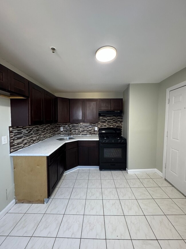 96 Eaton Place Unit 3R, East Orange, NJ 07017