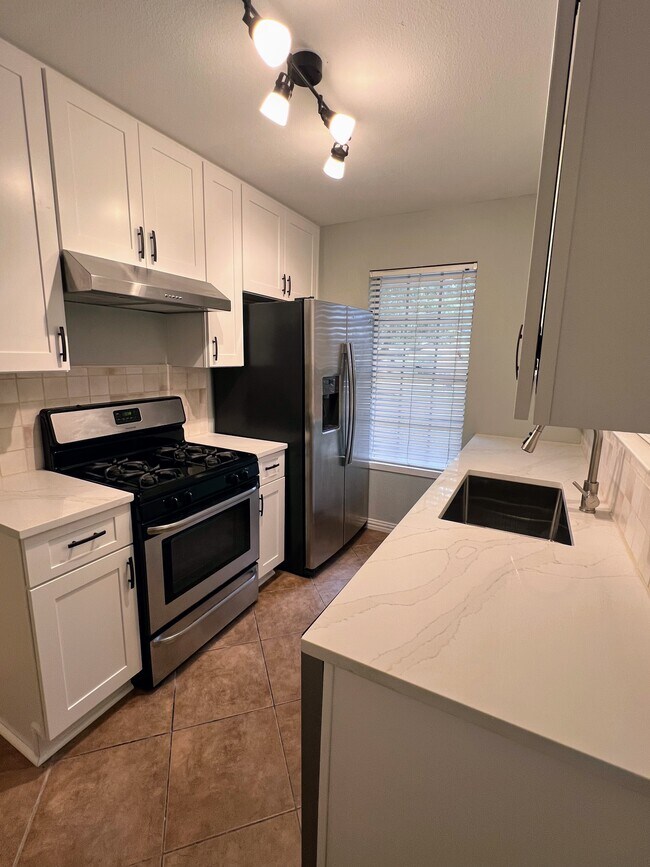 10623 Golden Quail Dr unit B, Austin, TX 78758 - photo 4