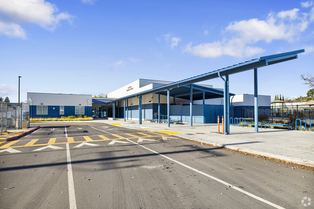 Las Juntas Elementary School, where education meets inspiration.