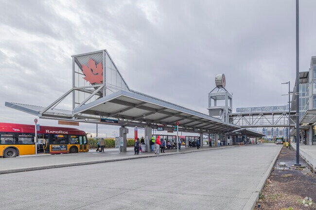 Need to get somewhere? Stop by Federal Way Transit Center in the Mirror Lake area.