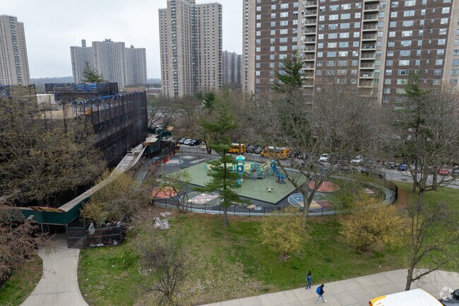 P.S. 176X focuses on building independent learners.