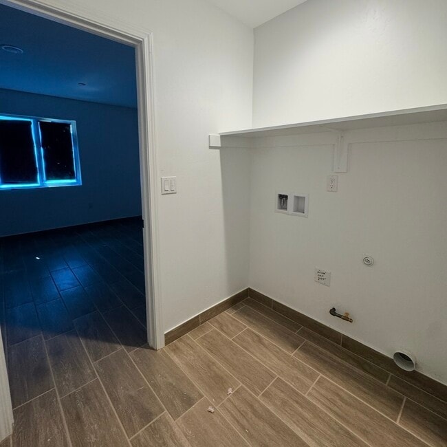 1128 Jefferson St, Bakersfield, CA 93305 - photo 7