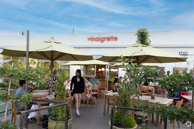 Vinaigrette is a restaurant close to Southeast Heights, which is famous for its salads.