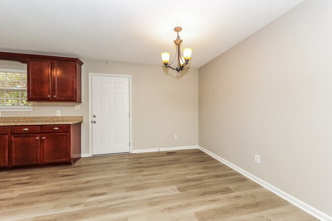 2010 Slayton Dr, Spring Hill, TN 37174 - photo 7