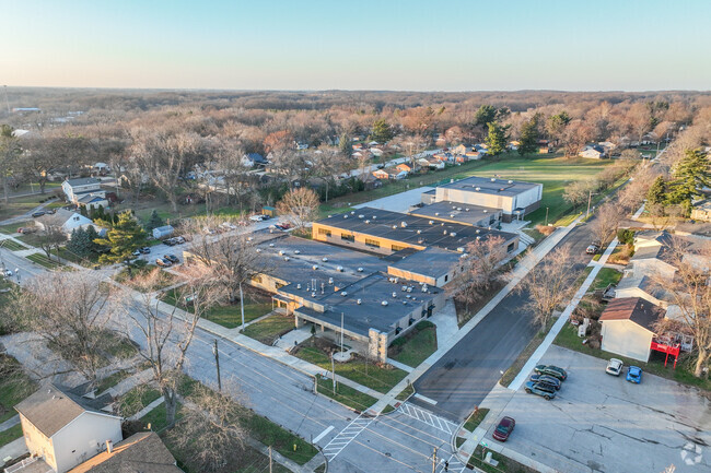 481 students attend Memorial Elementary School.