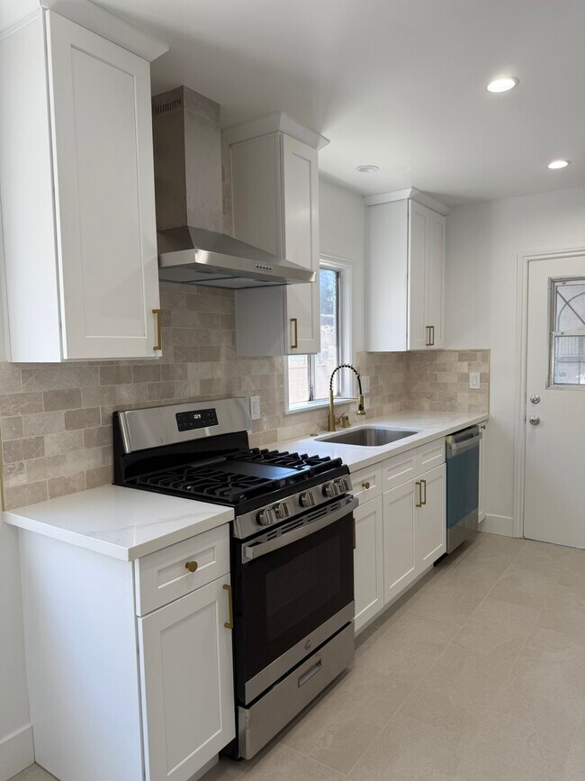 11610 Oxnard St, North Hollywood, CA 91606