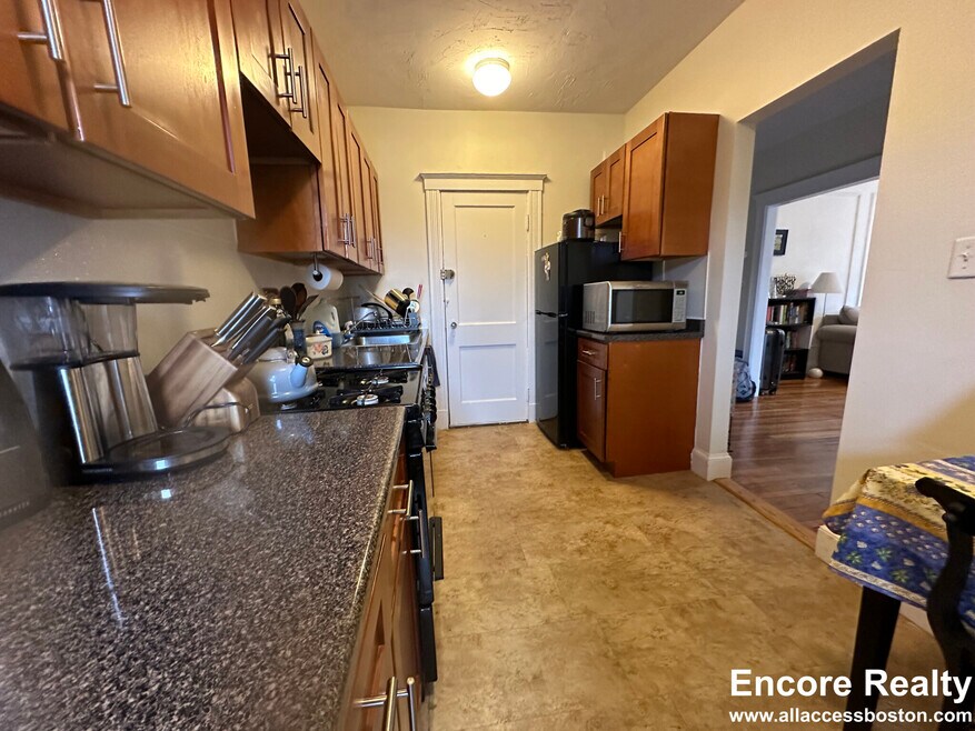 4 Commonwealth Terrace unit 10, Brighton, MA 02135 - photo 1