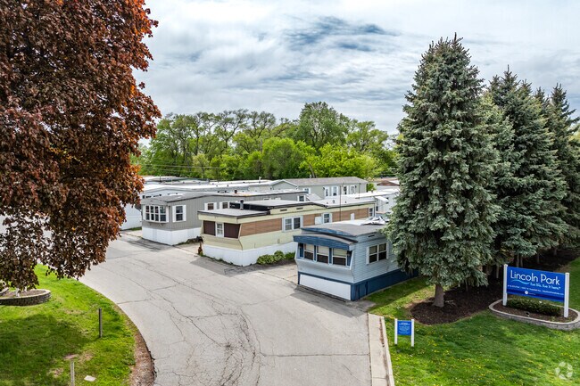 There are cozy, mobile home communities in Greenfield Park.
