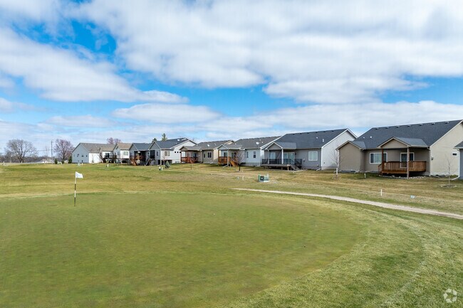 Saylorville residents can live right on the golf course at Woodland Hills.