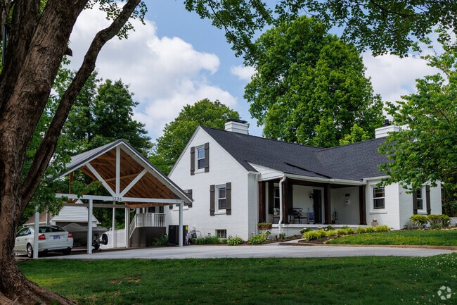 There are many restored homes in Fountaincrest.
