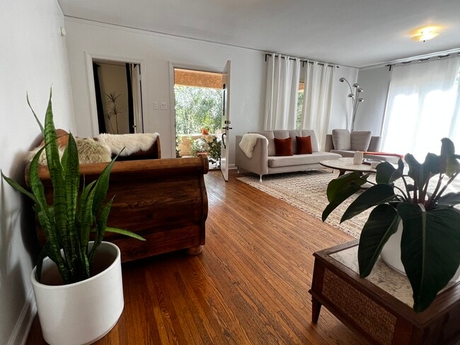 627 Tularosa Dr, Los Angeles, CA 90026 - photo 2