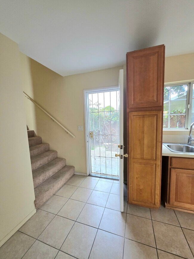 209 E 119th St, Los Angeles, CA 90061 - photo 6