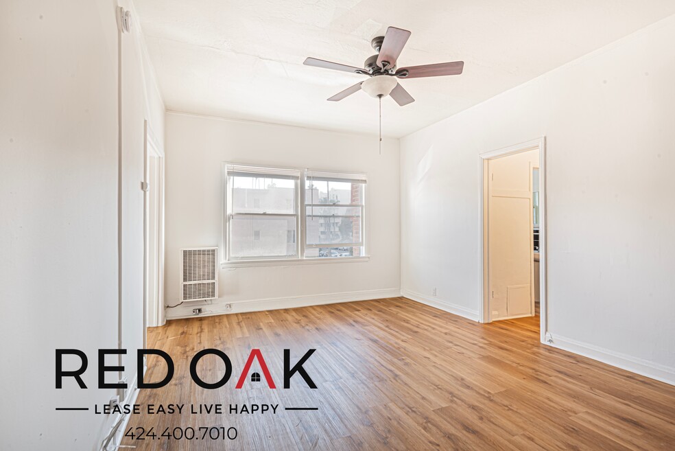 516 S St Andrews Place unit 209, Los Angeles, CA 90020 - photo 1