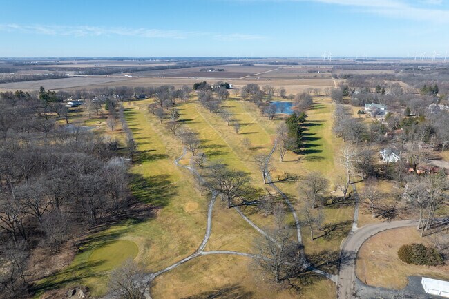 Lincoln Elks Golf Course is an 18-hole, semi-private golf club with tree-lined fairways.