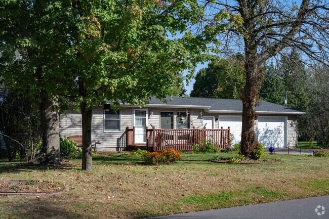 Ranch-style homes are common in Osceola’s residential neighborhoods.
