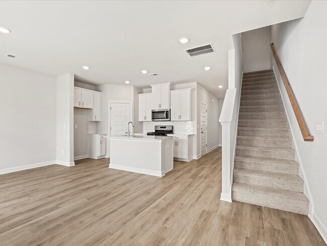 122 Arrow Ct, Greer, SC 29651 - photo 6