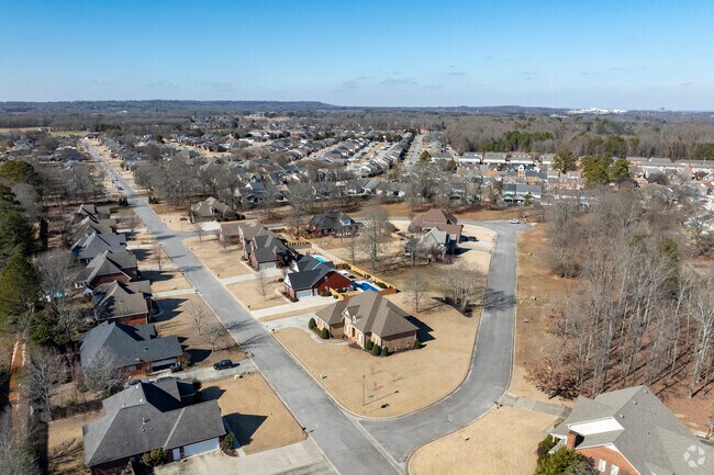 Westmead is a peaceful neighborhood not far from the attractions of down town Decatur.