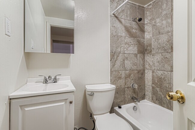 Barcelona, Lakewood, CO 80214 - photo 6