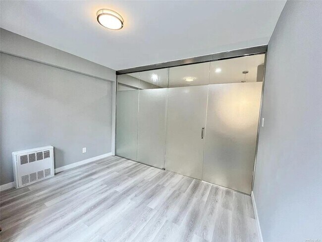 170 W 23 St unit 2Q, New York, NY 10011 - photo 6