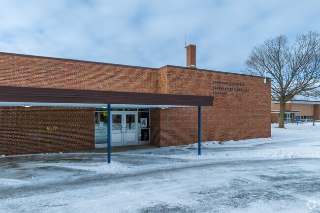 Schofield Elementary School facade.