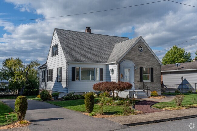 Vernacular Cape Cod homes in Avoca offer a simpler way of living.