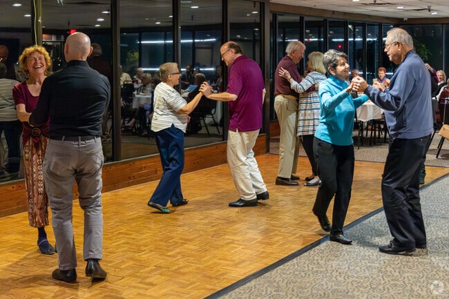 Riverwood residents enjoy an evening out at Kingfish for dinner and dancing.