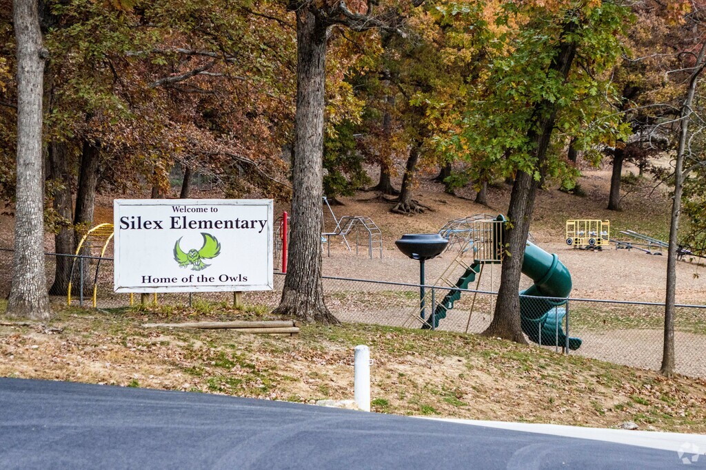 Silex Elementary School serves students in the Lincoln County community.