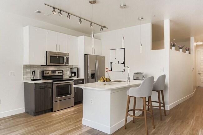 8TWO8 on Broadway Apartments, Denver, CO 80203 - photo 7