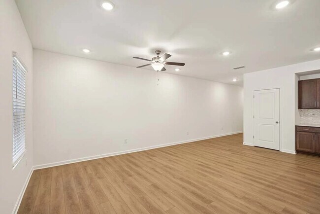 5329 Frontier Ct, Flowery Branch, GA 30542 - photo 5