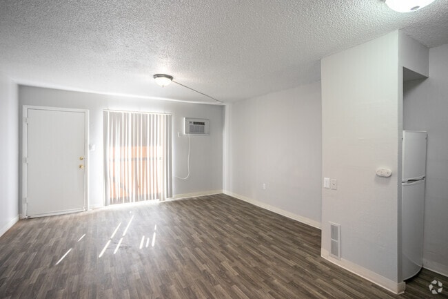 Studio - 420SF
